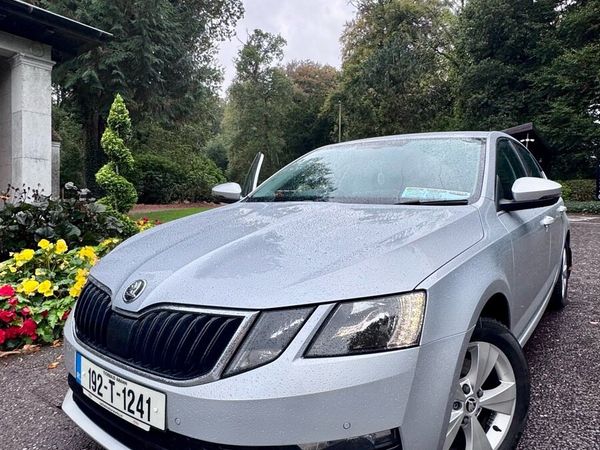 Skoda Octavia Hatchback, Petrol, 2019, Silver