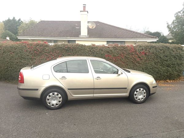 Skoda Octavia Hatchback, Petrol, 2006, Beige