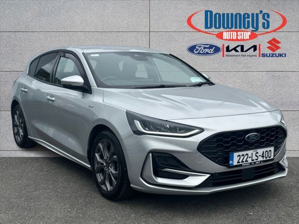 Ford Focus Hatchback, Petrol, 2022, Silver