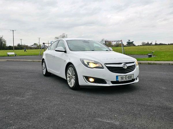 Vauxhall Insignia Hatchback, Diesel, 2016, White