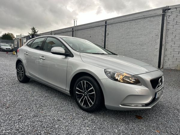 Volvo V40 Hatchback, Diesel, 2017, Grey