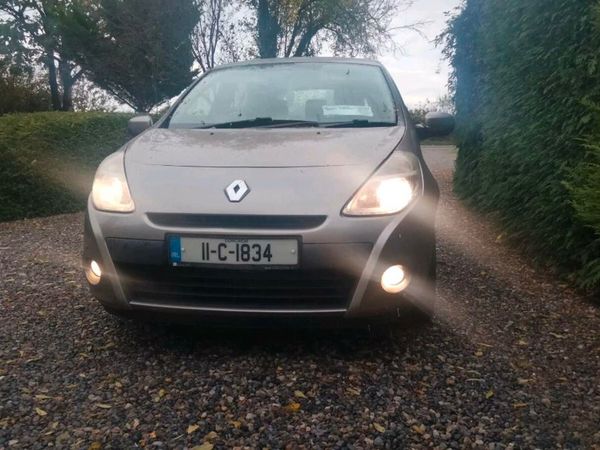 Renault Clio Hatchback, Petrol, 2011, Gold