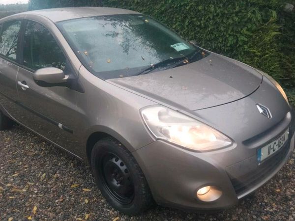 Renault Clio Hatchback, Petrol, 2011, Gold