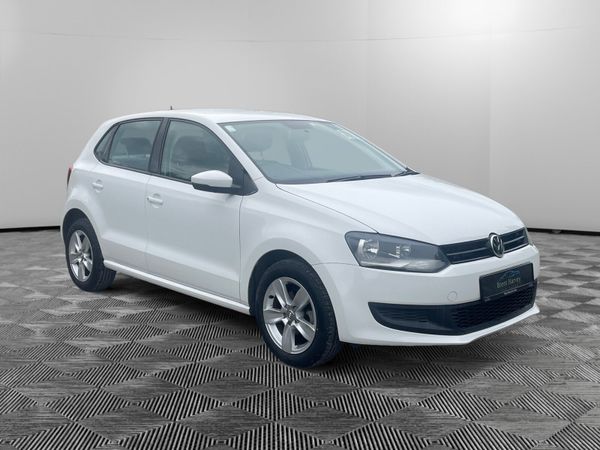 Volkswagen Polo Hatchback, Petrol, 2014, White