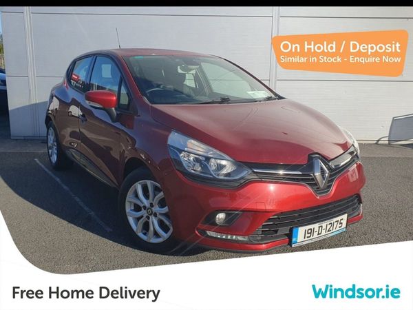 Renault Clio Hatchback, Petrol, 2019, Red