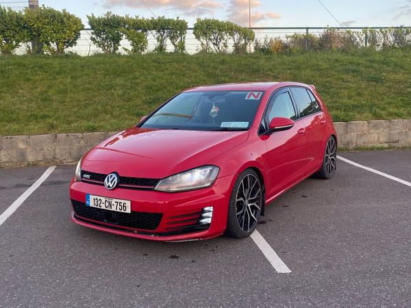 Volkswagen Golf Hatchback, Diesel, 2013, Red