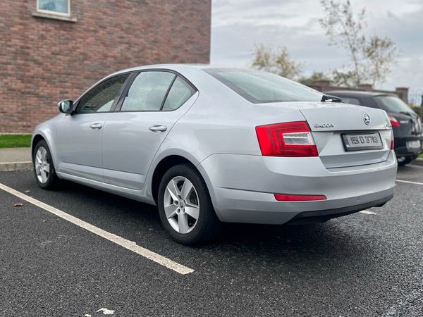 Skoda Octavia Saloon, Diesel, 2015, Silver