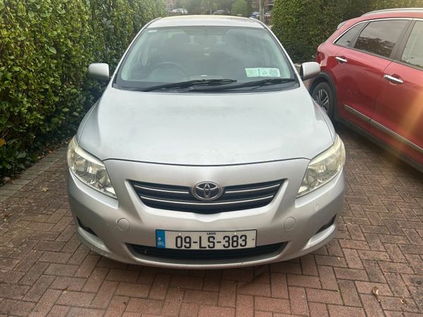 Toyota Corolla Saloon, Diesel, 2009, Silver