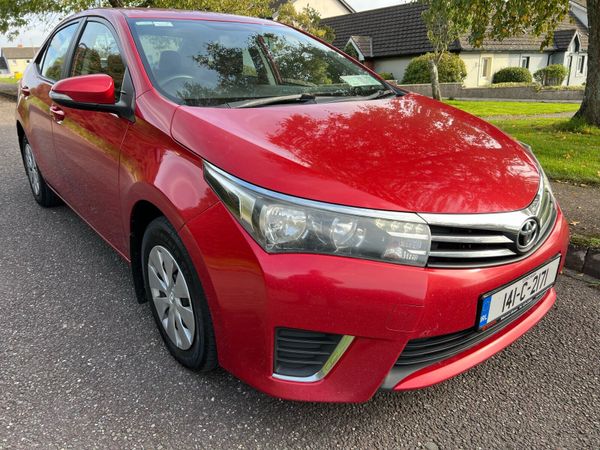 Toyota Corolla Saloon, Diesel, 2014, Red