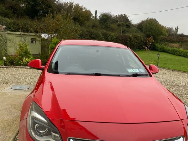 Vauxhall Insignia Hatchback, Petrol, 2017, Red