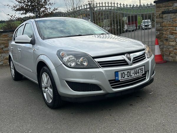 Vauxhall Astra Hatchback, Diesel, 2010, Silver