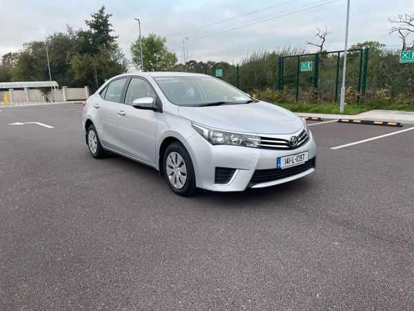 Toyota Corolla Saloon, Diesel, 2014, Silver