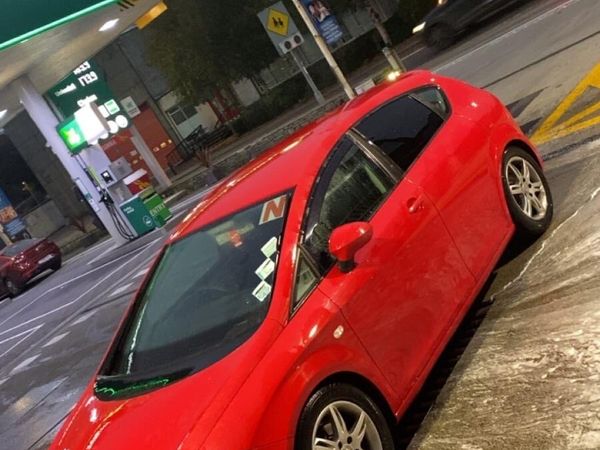 SEAT Leon Hatchback, Diesel, 2010, Red