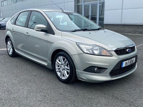 Ford Focus Hatchback, Diesel, 2010, Gold