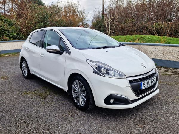 Peugeot 208 Hatchback, Petrol, 2016, White