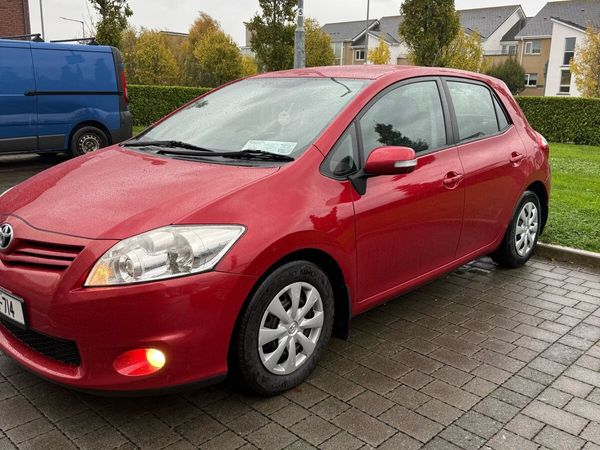 Toyota Auris Hatchback, Diesel, 2012, Red