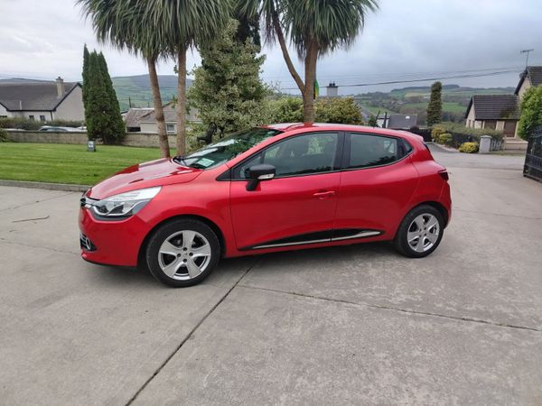 Renault Clio Hatchback, Petrol, 2016, Red
