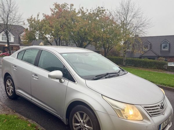 Toyota Avensis Saloon, Petrol, 2010, Silver