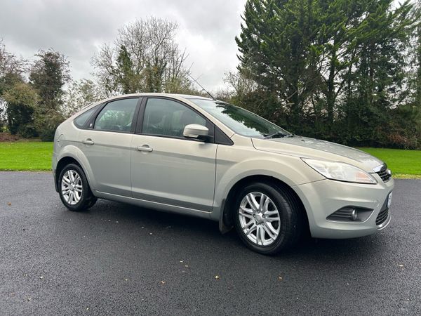 Ford Focus Hatchback, Diesel, 2009, Gold