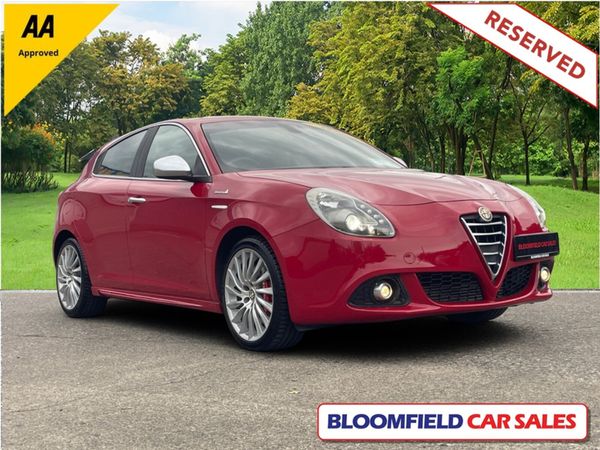 Alfa Romeo Giulietta Hatchback, Petrol, 2015, Red