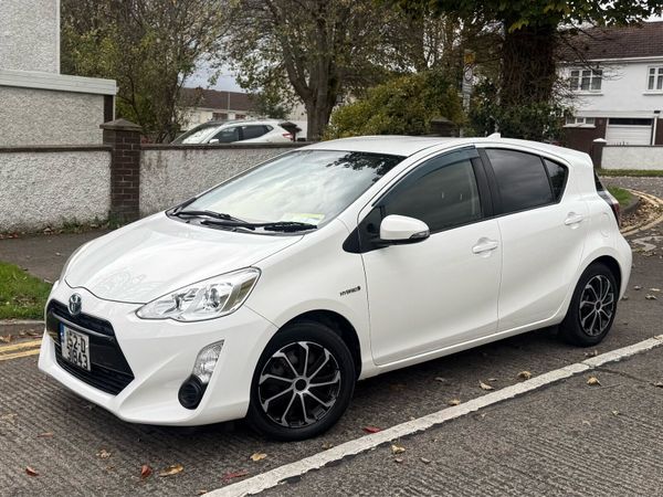Toyota Aqua Hatchback, Petrol Hybrid, 2015, White