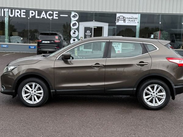 Nissan Qashqai Hatchback, Diesel, 2015, Brown