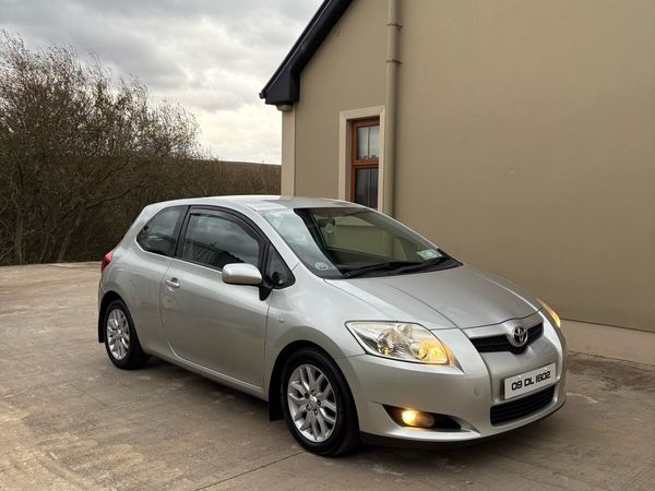 Toyota Auris Hatchback, Diesel, 2009, Silver