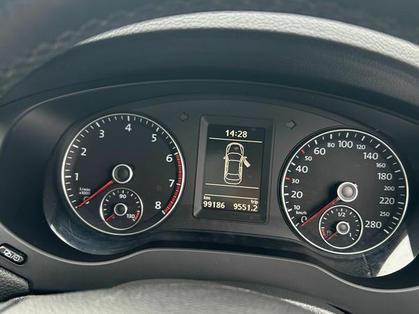 Volkswagen Jetta Saloon, Petrol, 2012, Silver