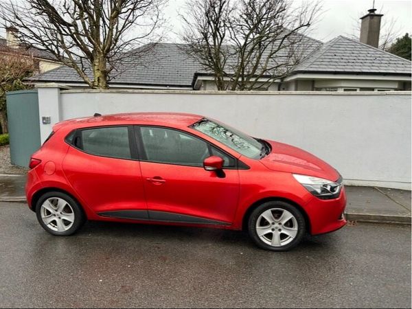 Renault Clio Hatchback, Petrol, 2014, Red