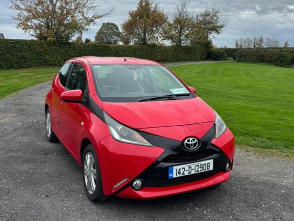 Toyota Aygo Hatchback, Petrol, 2014, Red