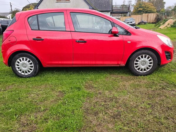 Opel Corsa Hatchback, Petrol, 2011, Red