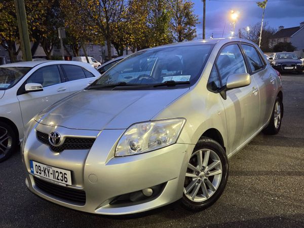 Toyota Auris Hatchback, Petrol, 2009, Silver