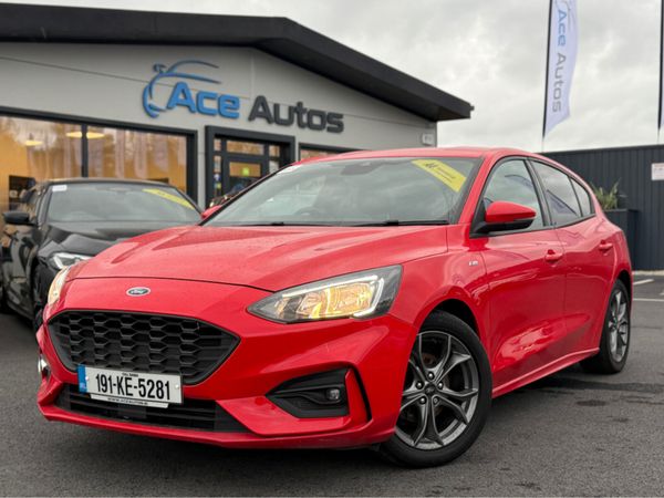 Ford Focus Hatchback, Petrol, 2019, Red