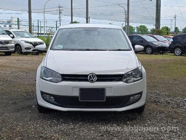 Volkswagen Polo Hatchback, Petrol, 2013, White