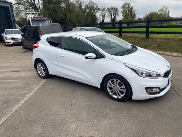 Kia Ceed Hatchback, Diesel, 2014, White