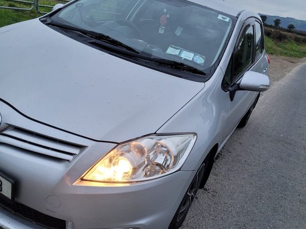 Toyota Auris Hatchback, Diesel, 2012, Silver