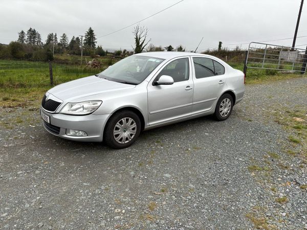 Skoda Octavia Saloon, Petrol, 2010, Silver