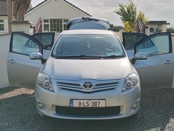 Toyota Auris Hatchback, Diesel, 2011, Silver