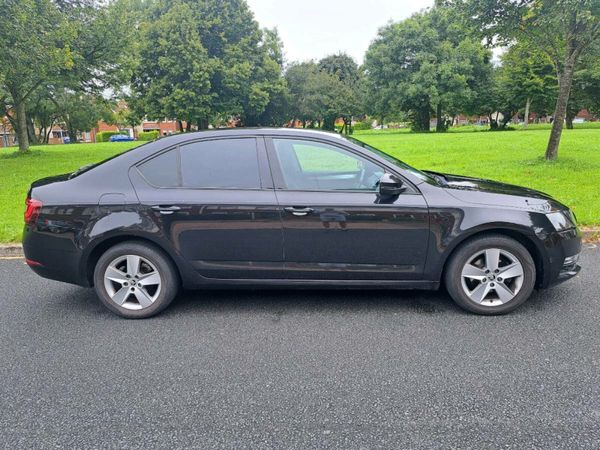 Skoda Octavia Saloon, Diesel, 2017, Black
