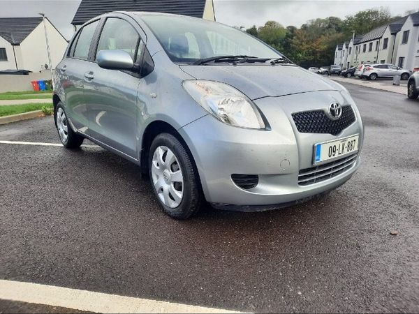 Toyota Yaris Hatchback, Petrol, 2009, Silver