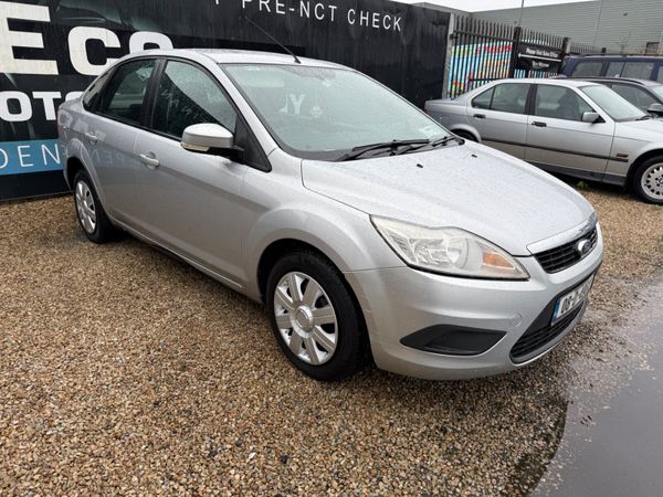 Ford Focus Saloon, Petrol, 2008, Silver