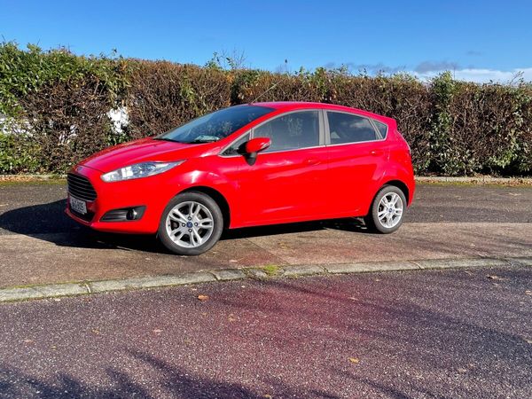 Ford Fiesta Hatchback, Petrol, 2014, Red