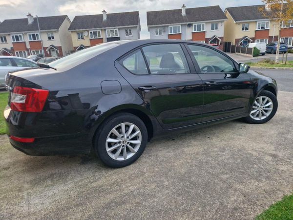 Skoda Octavia Saloon, Diesel, 2015, Black