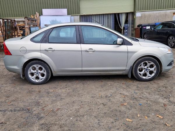 Ford Focus Saloon, Diesel, 2010, Gold