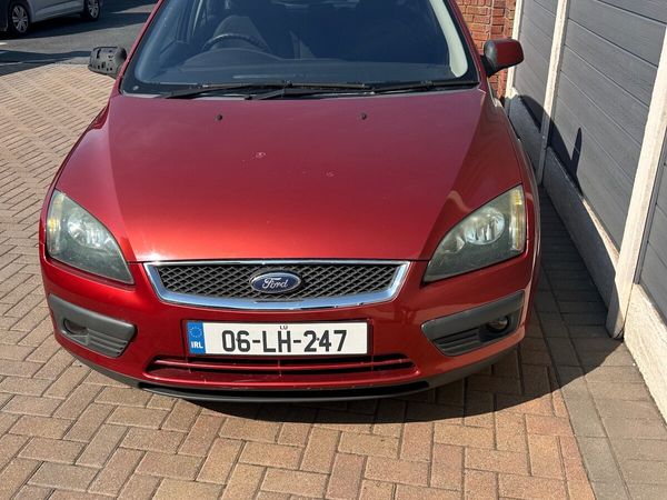 Ford Focus Hatchback, Petrol, 2006, Red