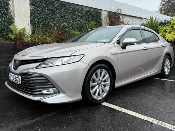 Toyota Camry Saloon, Petrol Hybrid, 2017, Gold