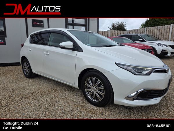Toyota Auris Hatchback, Petrol, 2016, White