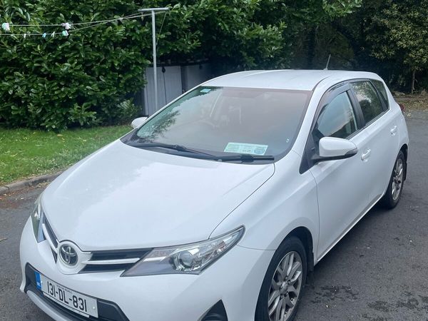 Toyota Auris Hatchback, Diesel, 2013, White