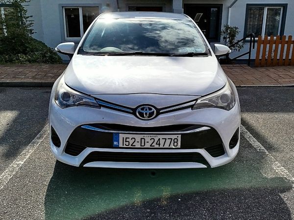 Toyota Avensis Saloon, Diesel, 2015, White