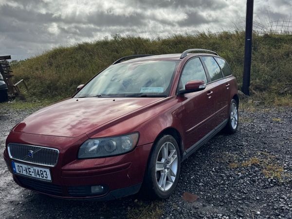 Volvo V50 Estate, Petrol, 2007, Red